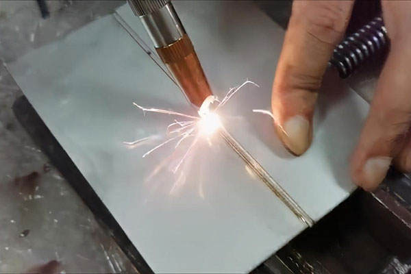 手持式激光焊接機與傳統(tǒng)焊接機比有什么優(yōu)勢？